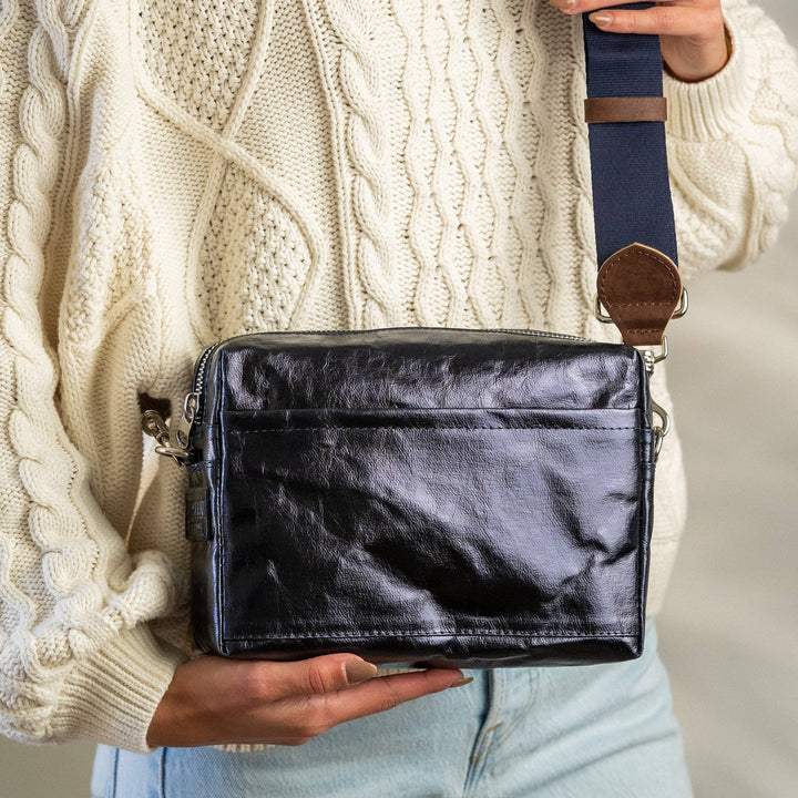 TRACOLLA CROSSBODY BAG LARGE: Metallic Black