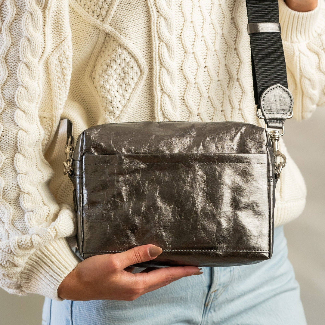 TRACOLLA CROSSBODY BAG LARGE: Metallic Black