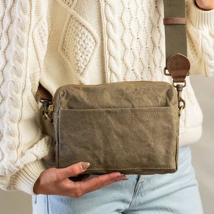 TRACOLLA CROSSBODY BAG LARGE: Metallic Black