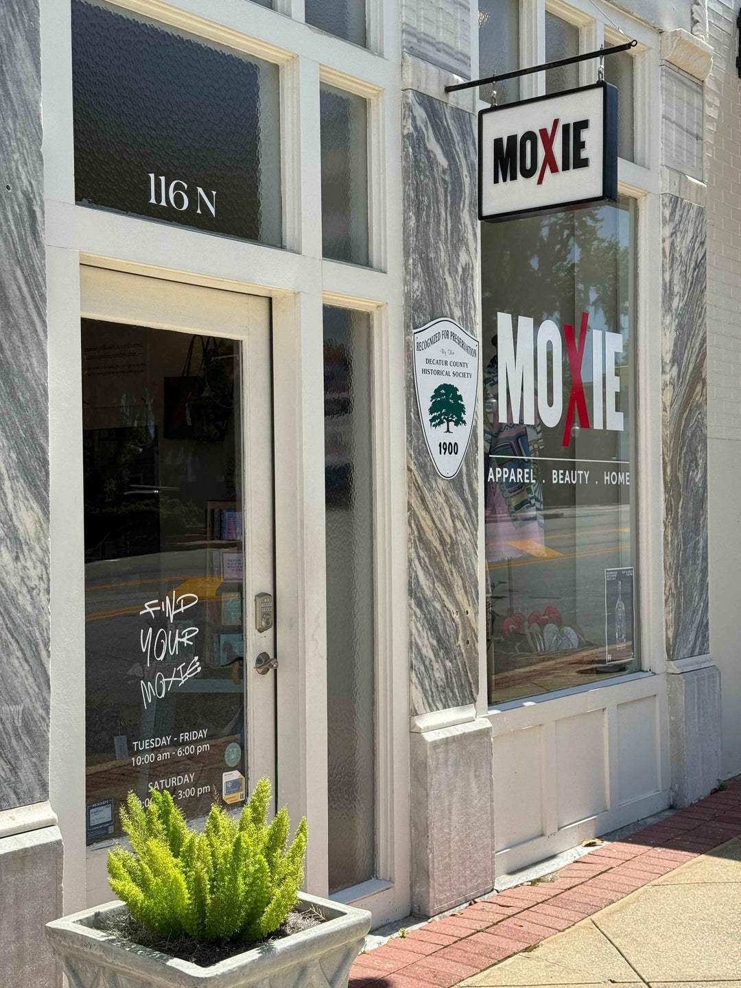 Exterior of Moxie Boutique in downtown Bainbridge GA