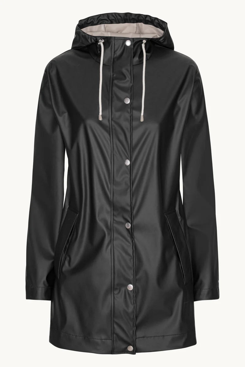 228 Raincoat Black Beauty By Ilse Jacobsen