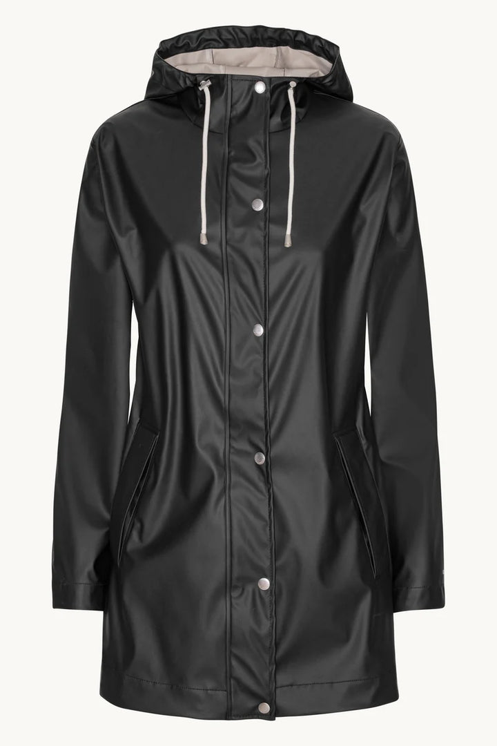228 Raincoat Black Beauty By Ilse Jacobsen