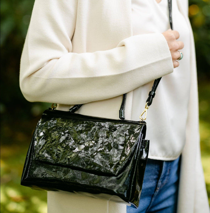 BON-BON GLOSSY LARGE CROSSBODY: Glossy Rosso